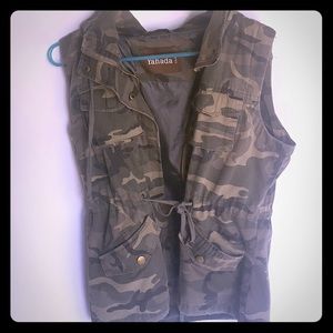 Camouflage vest with detachable hood.